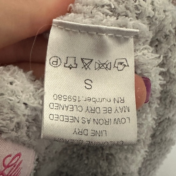 Pink Lily Gray Leopard Print Women's Sweater size small - Picture 7 of 7